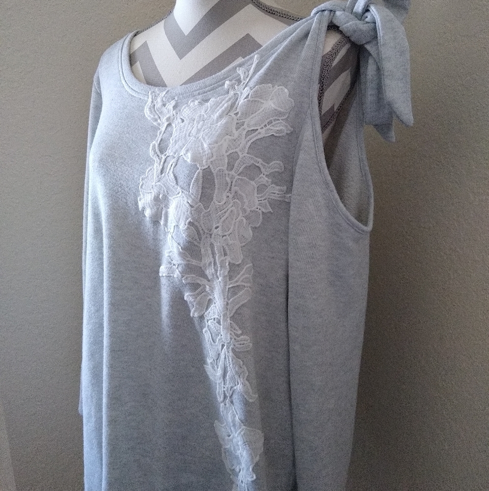 Blouse - Picture 2 of 2